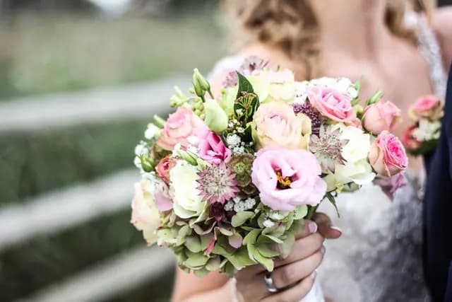 Ramo de flores rosas